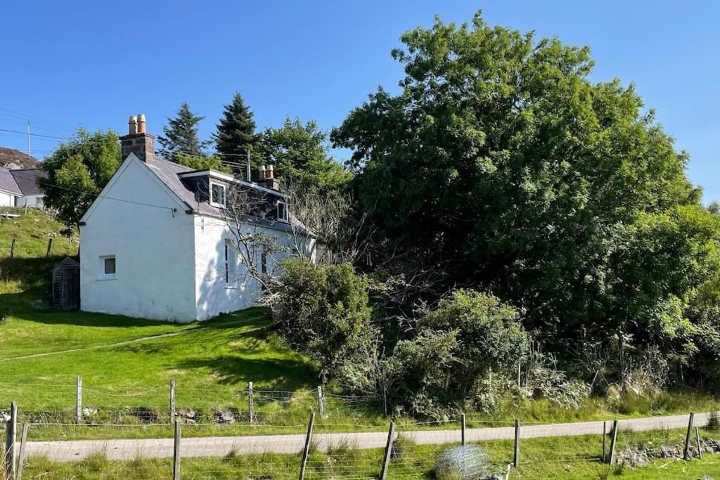Beautiful Cottage In A Wonderful Highland Setting Drumbeg Exterior photo